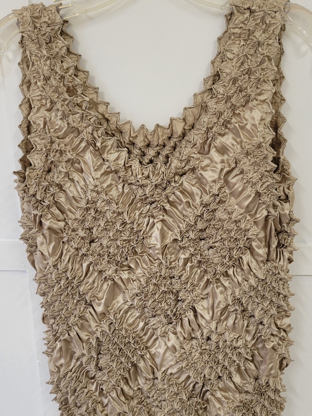 Women's Textured Sleeveless Top in Taupe